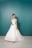 【ドレス紹介】散りばめられたお花の刺繍が可愛いAラインドレス【BS46】