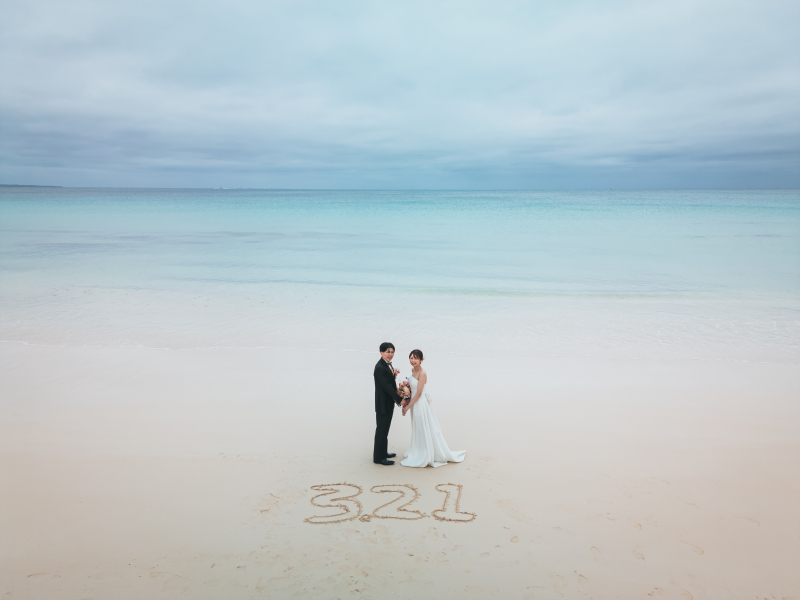 砂浜に描いた結婚記念日♡