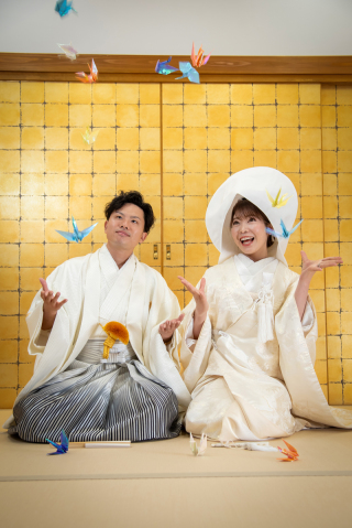 金屏風と折り鶴で彩る幸せの瞬間