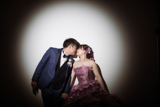 スポットライトに照らされて