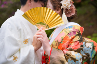 扇の向こうにそっと重ねる想い