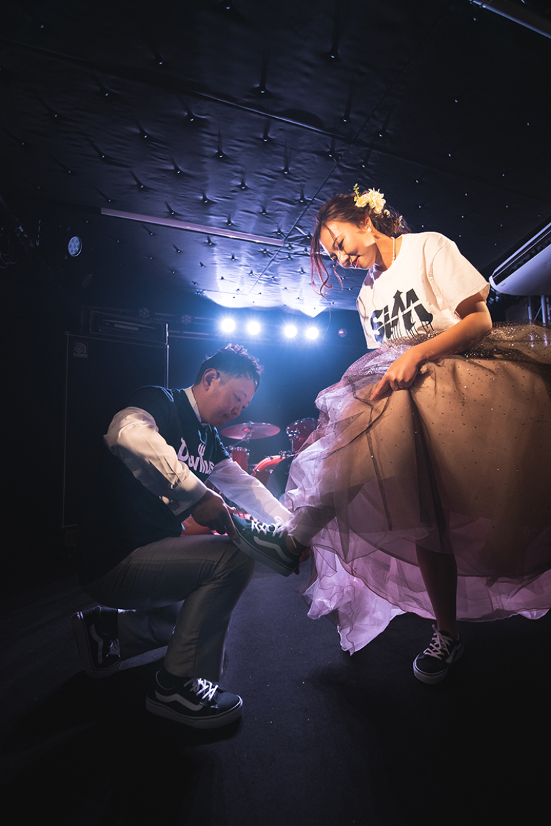 ドレスで熱唱！ライブハウス婚♡
