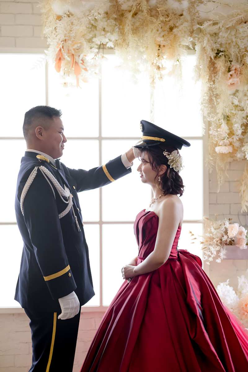 赤いドレスと白無垢、ふたりの“ときめき”が交差する日。