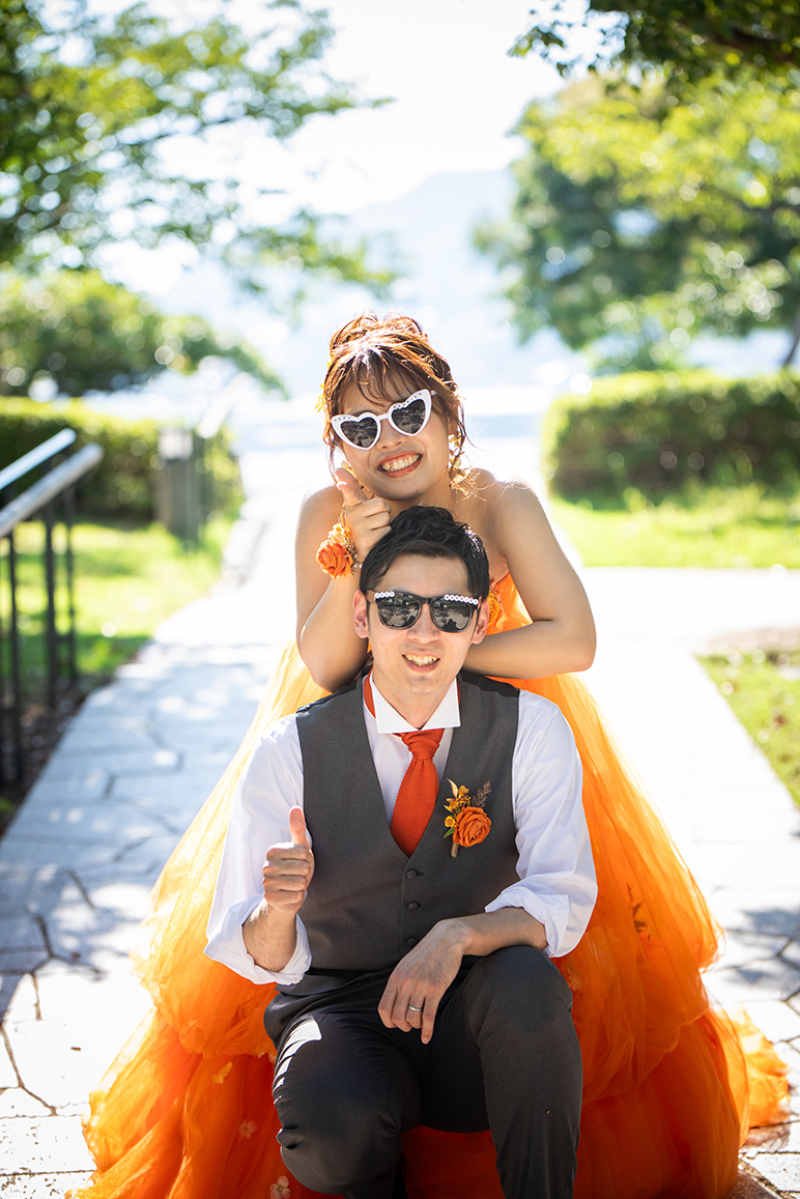 太陽みたいな笑顔に包まれて☼夏空に映えるオレンジドレスのフォトウェディング