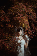 秋色に溶け込む花嫁
