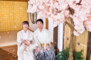 桜舞う祝福の瞬間