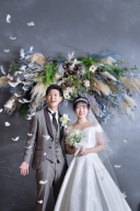 舞い降りる羽根が祝福の証