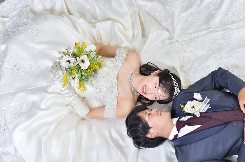 ときめき溢れるホワイトドレスと幸せのまなざし