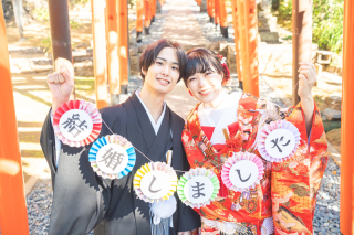 鳥居をくぐる愛の誓い