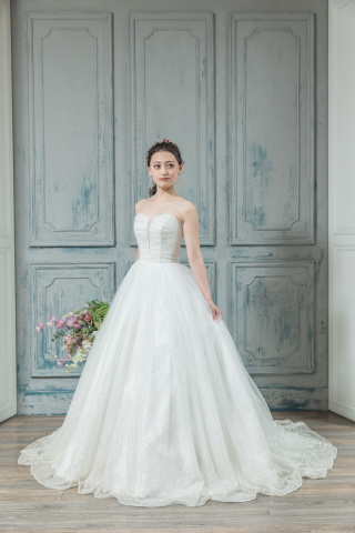 キラキラがかわいいグリッタードレス