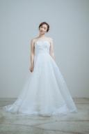 新作ウェディングドレス