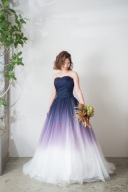 パープルの縦グラデーションが珍しいカラードレス