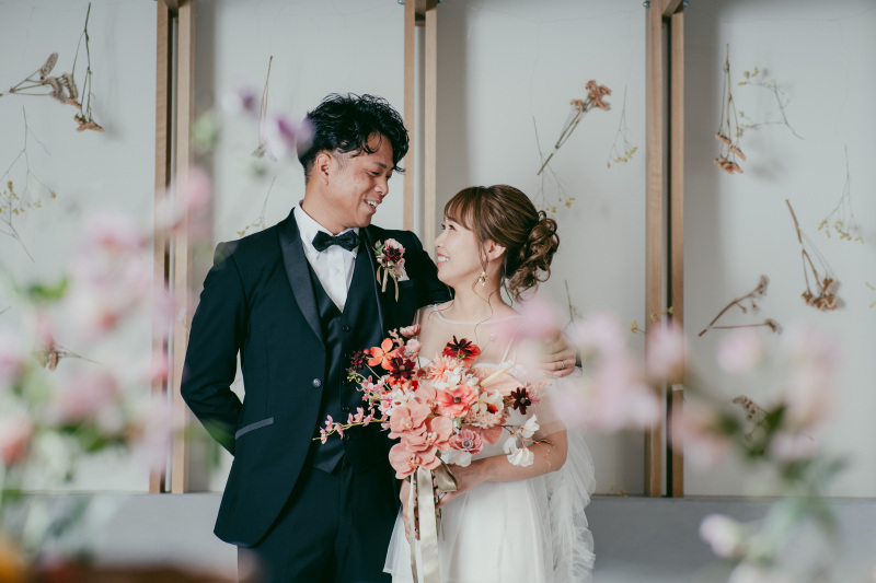お2人らしい彩りを★フラワー装飾をプラスした撮影が増えています