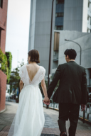 ナチュラルガーリーなブラウスを纏ってカジュアルロケ