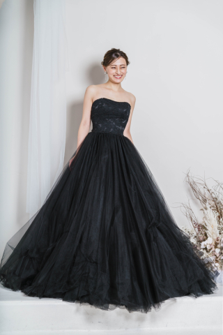 本日は人気の高いブラックドレスのご紹介♪ 