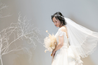 花嫁ならではのベールショット