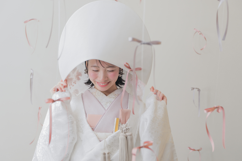 魅力を引き立てる！リボンやお花で彩る綿帽子