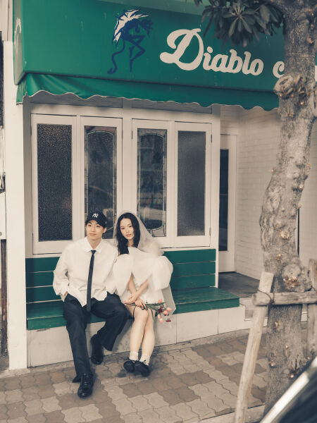 お気に入りの街がスタジオに。遊び心たっぷりのストリートフォト