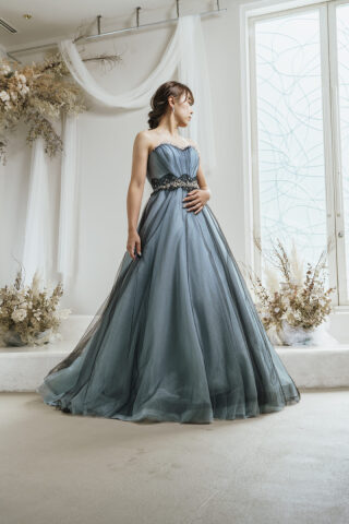 ウエストラインがきれい！ブルーグレーのカラードレス