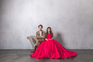 ゴージャスなホットピンクのカラードレス