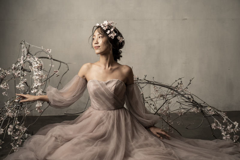 スモーキーピンクドレスで叶える、春の前撮り