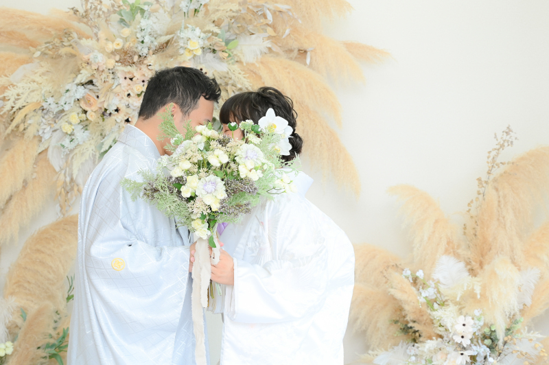 ブーケで口元かくして♡
