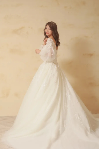 【CLASSY LINE】のウエディングドレスに合うヘアセット＆メイクをご紹介！