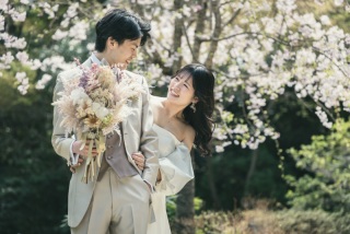 高宮庭園茶寮　ウェディングドレスと桜