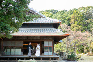 高宮庭園茶寮 母屋を背景に