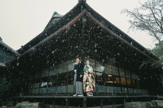 高宮庭園茶寮　小雪舞う