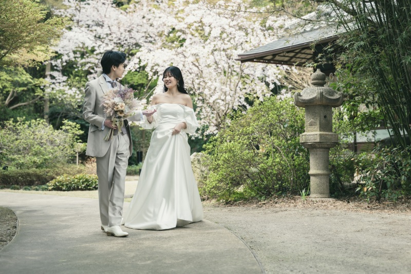 高宮庭園茶寮 ウェディングドレスと桜