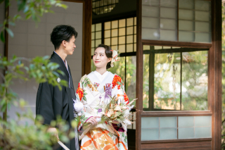 高宮庭園茶寮　自然の温もりと目を交し合うお二人