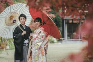 紅葉が紡ぐ、ふたりの一瞬。