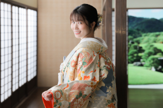 和装&rarr;洋装のヘアチェンジ