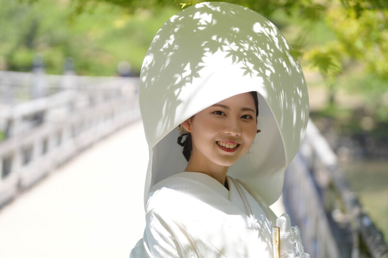 白無垢に洋髪綿帽子