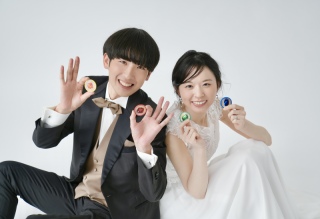 シンプルな白背景をおふたりらしく♪♪