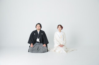 結婚招待状にピッタリな写真が撮れる「スタジオPLUS」！