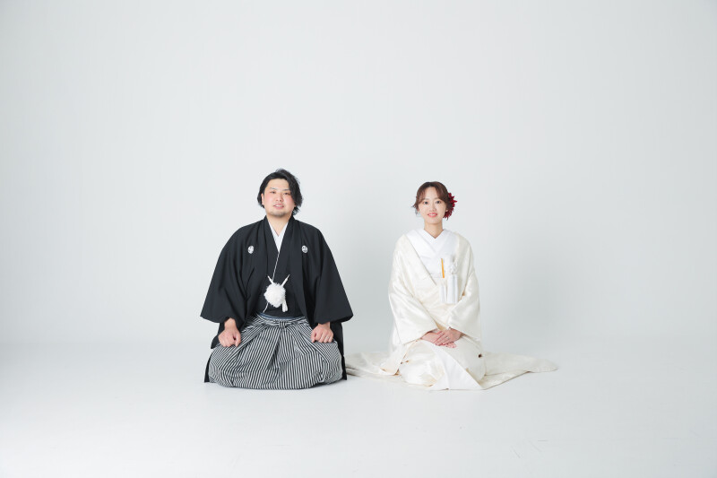 結婚招待状にピッタリな写真が撮れる「スタジオPLUS」！