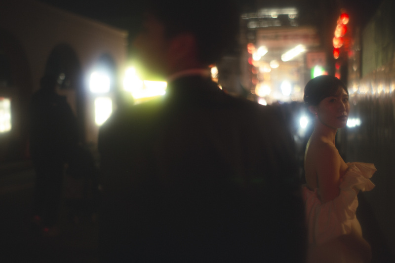 夜の街に溶け込む、ふたりだけの時間