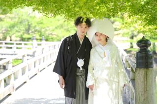 白無垢綿帽子でロケーション撮影