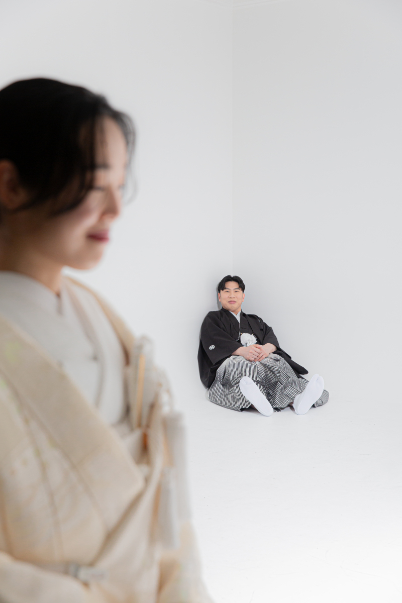 和の彩りに包まれて ─ 白と赤が映える特別な和装フォト