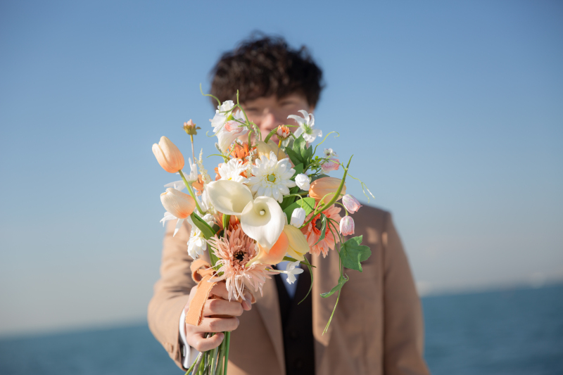 青空と海に包まれてハッピーなビーチフォトウェディング!