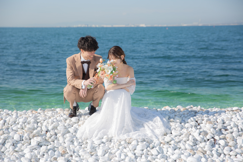 青空と海に包まれてハッピーなビーチフォトウェディング!