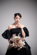  全身ブラックコーデが映える、美男美女カップルのスタイリッシュフォト