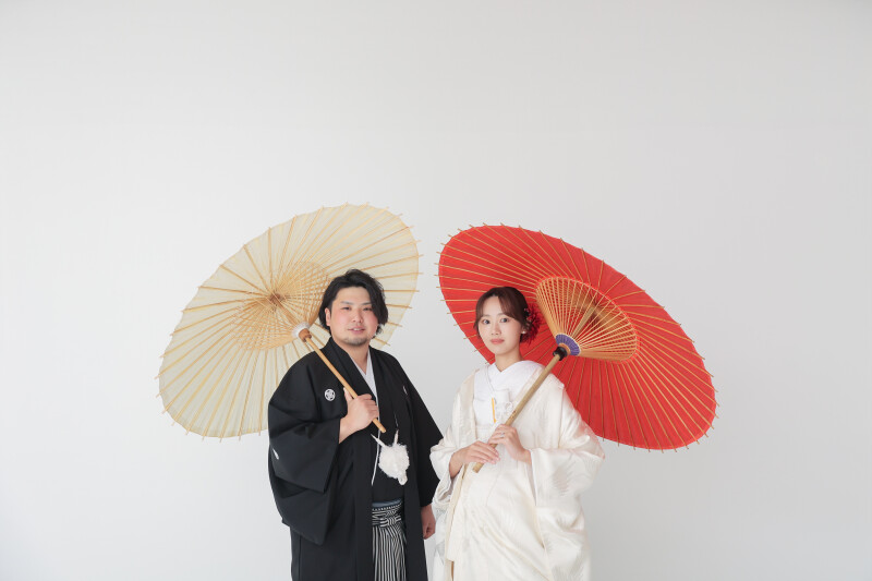 結婚招待状にピッタリな写真が撮れる「スタジオPLUS」！