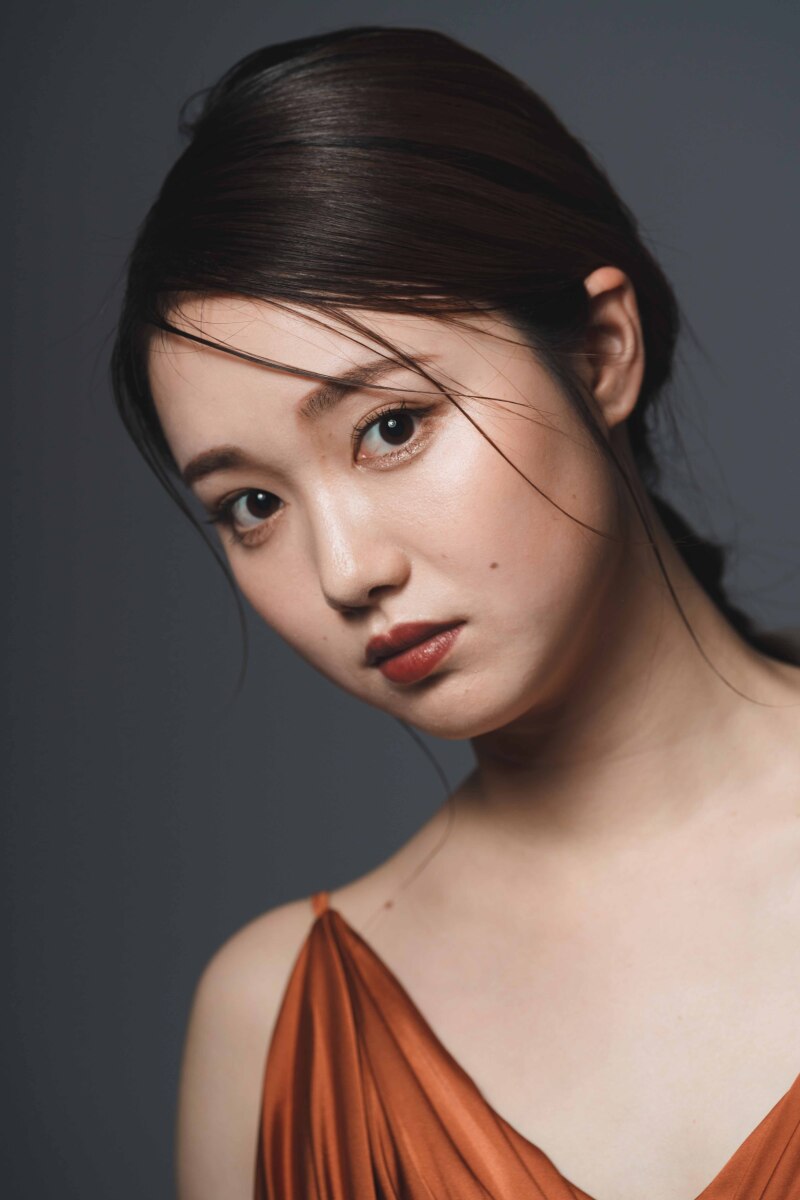 カラードレスとヘアメイク