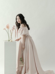 お花とカラードレスの相性ばっちりです♪