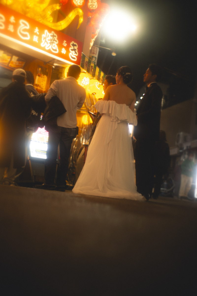 夜の街に溶け込む、ふたりだけの時間