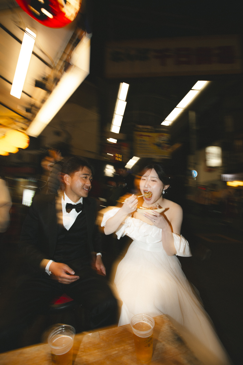 夜の街に溶け込む、ふたりだけの時間