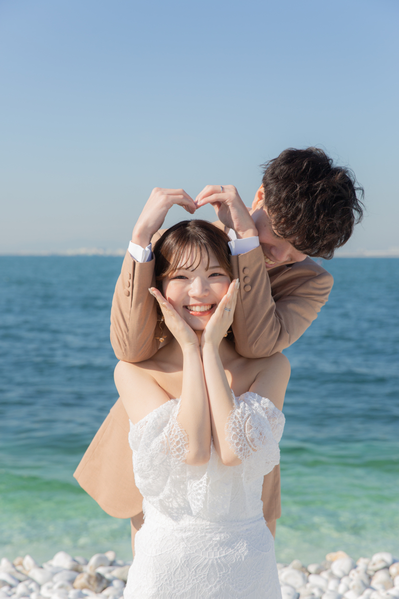 青空と海に包まれてハッピーなビーチフォトウェディング!